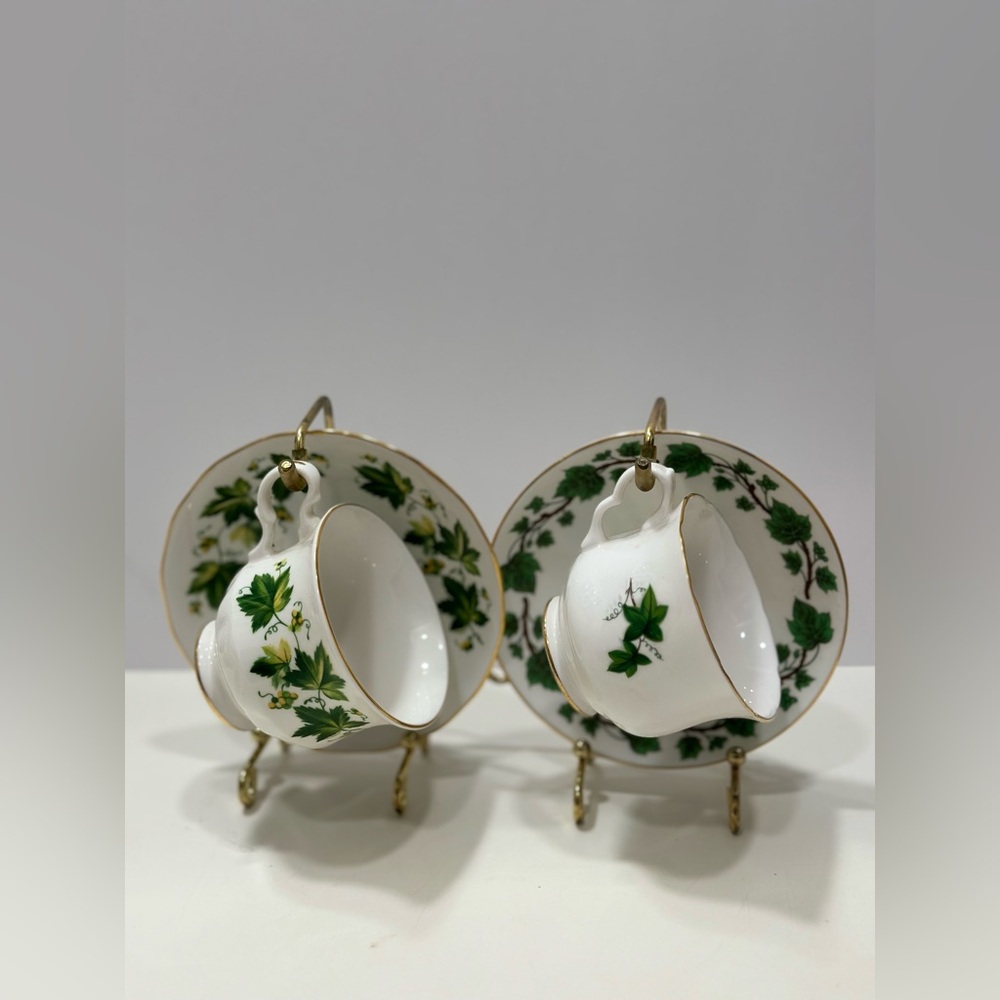 🇬🇧England Fine Bone China tea cups & stand with green ivy pattern🇬🇧